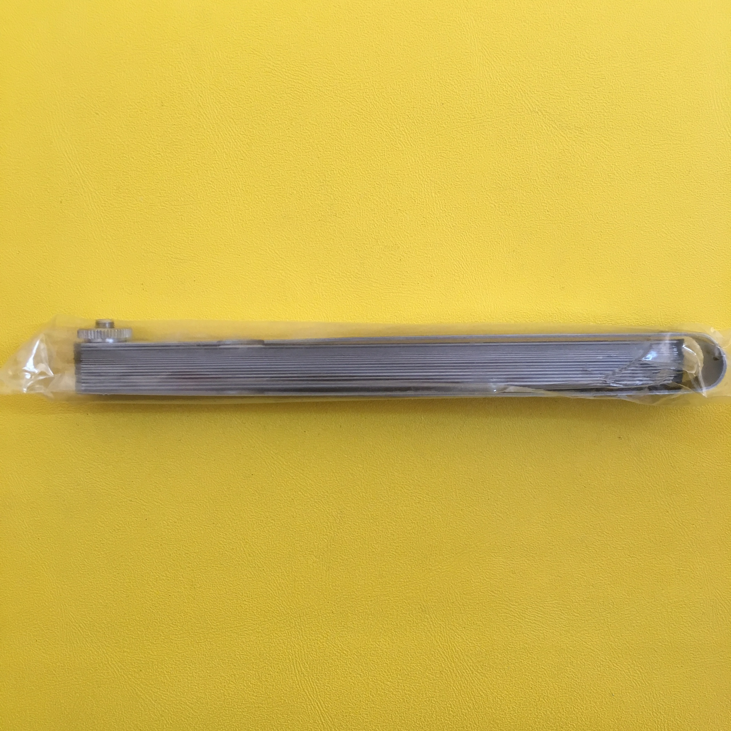 Bộ thước dưỡng đo khe hở Mitutoyo 184-304S, 20 lá/0.05 - 1mm/150mm (Mã đặt hàng: 5486)